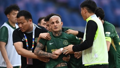 kaiyun-一下薅没50万！米特里策拽头发被中足联罚款4万，浙江内部罚48万