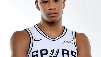 开云-米奇谈卡特-布莱恩特：他投篮充满自信，我们需要他这样打